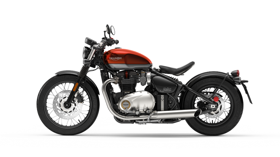Triumph Bonneville Bobber in Korosi Red and Silver Ice