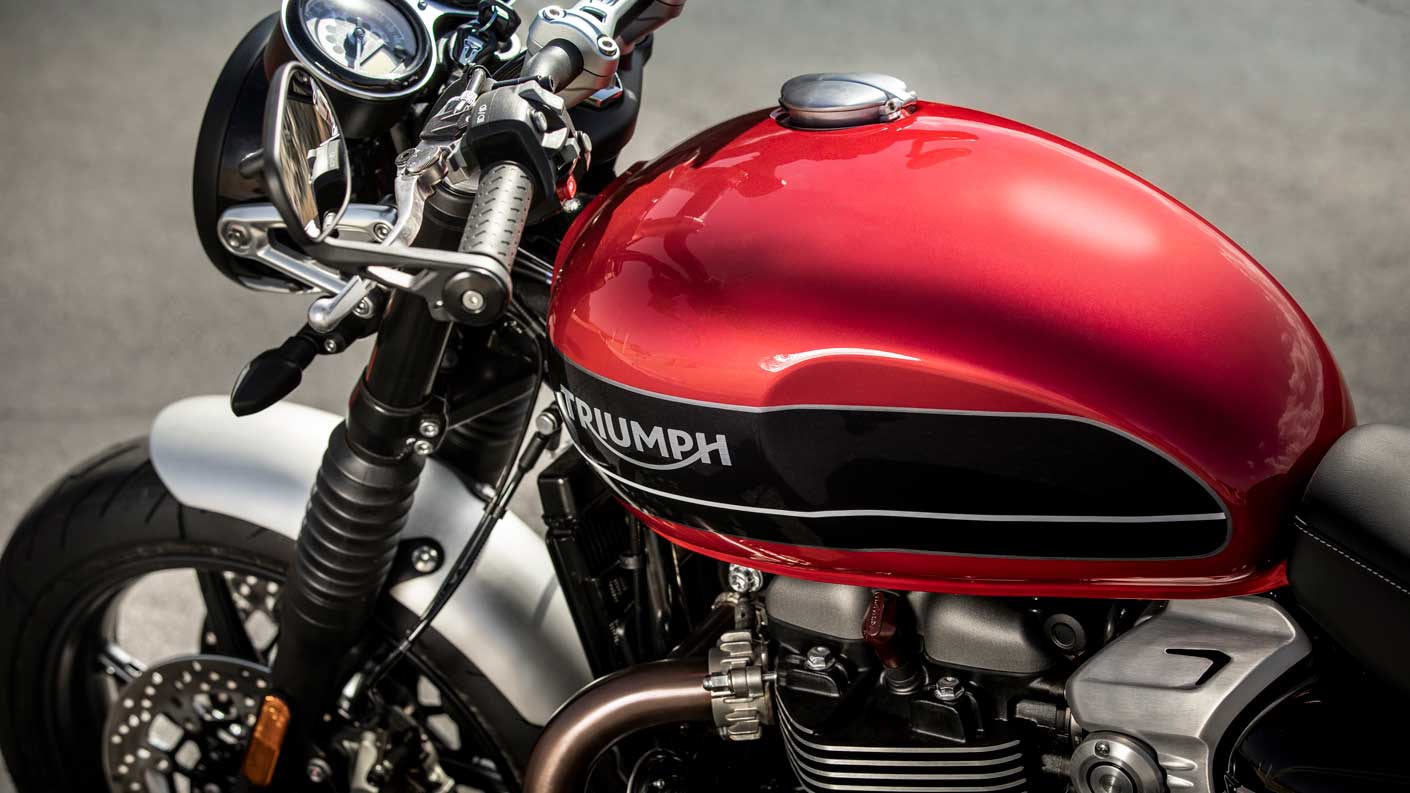 Triumph Speed Twin tank in Korosi Red and Storm Grey