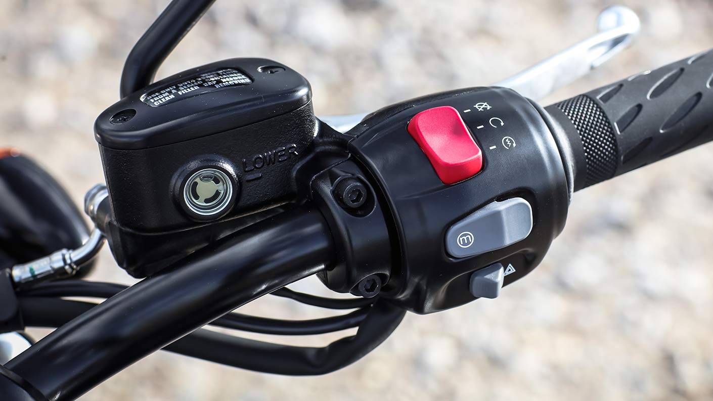 Fingertip controls on triumph bonneville t120 motorcycle