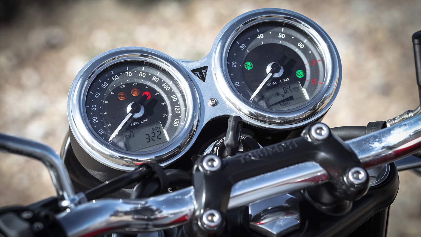 Twin clock on bonneville T120