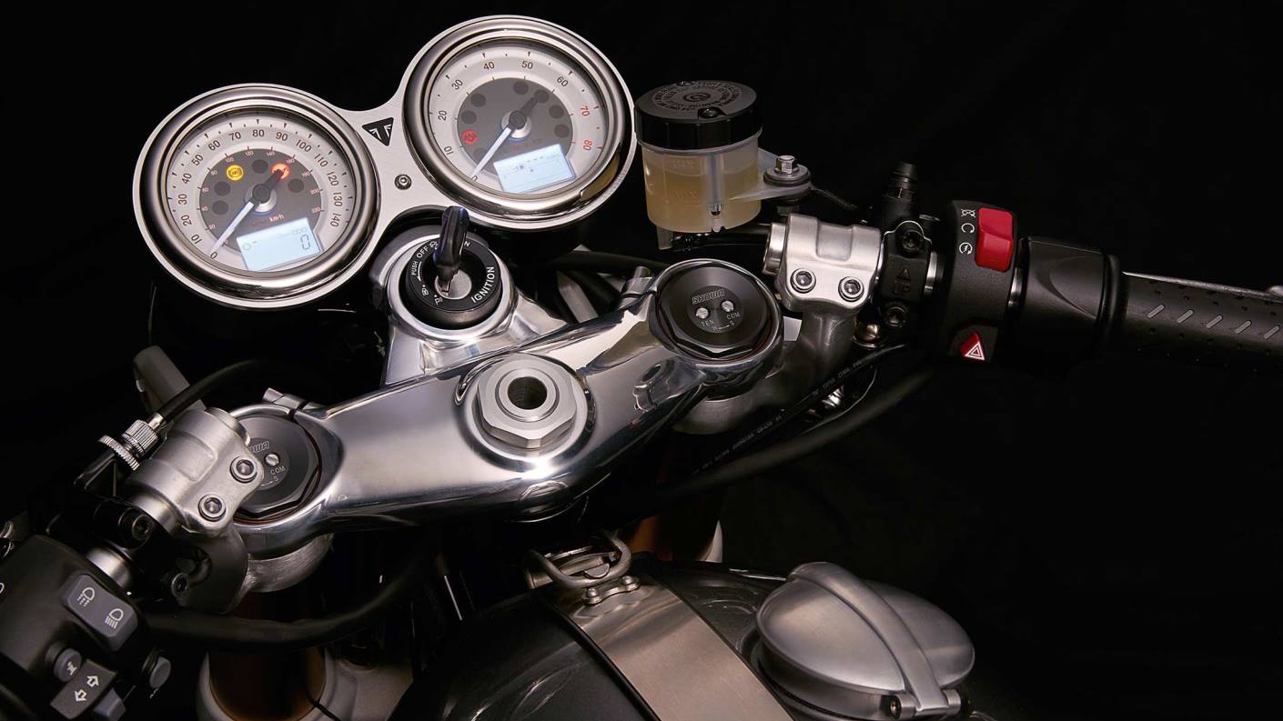 Triumph Thruxton twin clocks