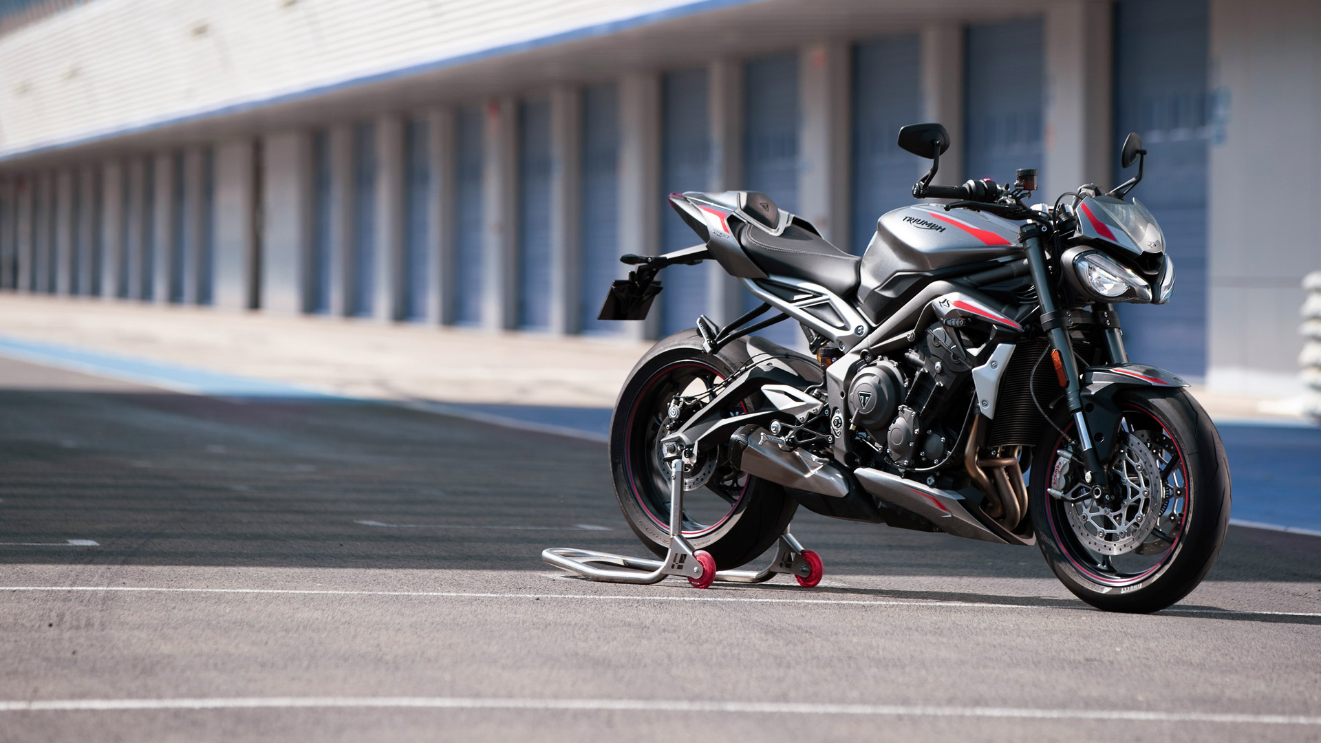 Static shot of Triumph Street Triple RS in Silver Ice